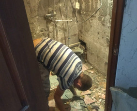 Plytelių demontavimas - Ekolux Griovimo ir statybinių atliekų i&scaron;vežimo paslaugos - 1