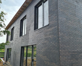 Statybos darbai - Klijuojame klinkerį, fasado darbai. Vidaus apdaila - 1