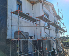 Statybos darbai - Klijuojame klinkerį, fasado darbai. Vidaus apdaila - 2