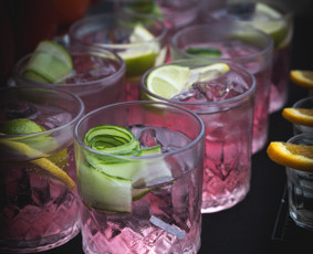 Mobilus kokteilių baras vakarėlyje - Mobilus kokteilių baras. Pasitikimo staliukas. &Scaron;ampano piram - 2