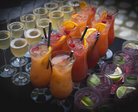 Mobilus kokteilių baras vakarėlyje - Mobilus kokteilių baras. Pasitikimo staliukas. &Scaron;ampano piram - 1