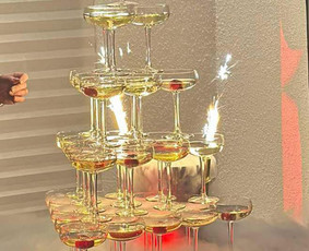 Maistas, konditerija - Mobilus kokteilių baras. Pasitikimo staliukas. &Scaron;ampano piram - 1