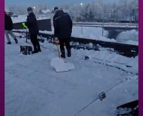 Sniego valymas - Sniego valymas nuo stogų rankiniu budu - 2