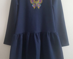 Siuvinėta suknytė mergaitei.
Daugiau rasite čia: https://www.facebook.com/pg/happyangels.lt/shop/?ref=page_internal