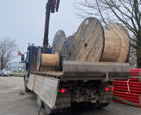 Dalinių krovinių pervežimas Lietuva - Anglija - Fiskaro paslaugos, savivartis su kranu griebtuvais - 2