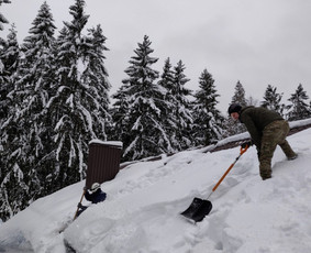 Sniego valymas, nuo stogų, kiemų. 24/7. Vasario 16d. dirbame / Algimantas Caronkus / Darbų pavyzdys ID 4275181