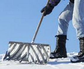 Auk&scaron;talipiai - Sniego valymas nuo stogų - 2