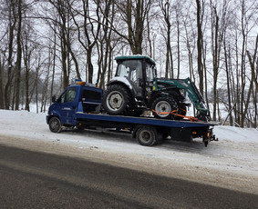 Automobilio užvedimas - Tralas Utena 24/7 įvairių krovinių pervežimas - 2