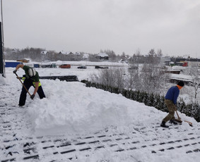 Sniego valymas nuo stogų - Uab/sniego valymas, nuo stogų. 24/7. Vasario 16d. dirbame - 2