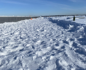 Auk&scaron;talipiai - Valome sniegą nuo stogų - 2