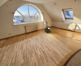 Grindų lyginimas - Kokybi&scaron;ki parketo klojimo, &scaron;lifavimo darbai Klaipėdoje - 4