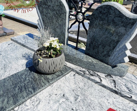 Akmens graviravimas - Kapų dengimas plok&scaron;tėmis, paminklai, raidžių kalimas - 2