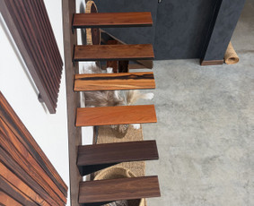Vidaus apdailos darbai - Laiptų gamyba i&scaron; metalo ir egzotinio kietmedžio - 1