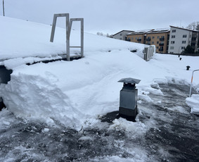 Aplinka, sodas - Sniego valymas nuo stogų - 4