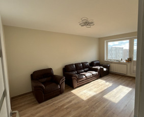 Grindų klojimas, remontas - Laminato grindjuosčių dejimas - 1