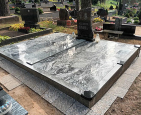 Paminklai kapams, antkapiai - Kapų dengimas plok&scaron;tėmis, paminklai, raidžių kalimas - 3