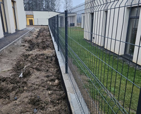 Segmentinės tvoros - Kiemo vartų ir tvorų įrengimas, automatikų remontas - 2