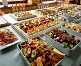 Banketų ir fur&scaron;etų ruo&scaron;imas - Maistas &Scaron;ventėms ir patalpos &Scaron;ventėms, svečių pasitikimas - 3