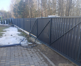 Montuojam segmentines ir metaliniu tvoralenčių tvoras / Arvydas / Darbų pavyzdys ID 4323217