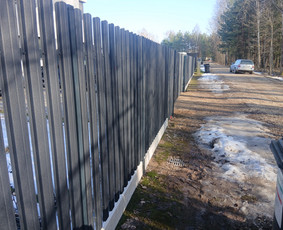 Statybos, apdaila - Montuojam segmentines ir metaliniu tvoralenčių tvoras - 4