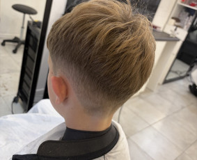 Kirpyklos, kirpėjai, stilistai - Plaukų kirpimai ir dažymai - 1