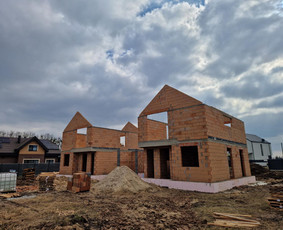 Statybos darbai - Mūrininkai atlieka darbus - 1