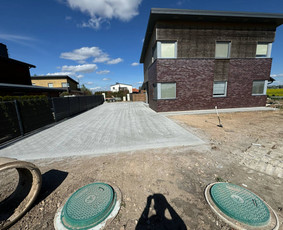 Vejos bortelių įrengimas - Pagrindų paruo&scaron;imas, trinkelių klojimas, pamatai, stogai - 1