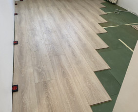 Laminato klojimas - Grindų ir grindjuosčių montavimas - 1