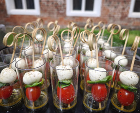 Įvairios paslaugos vestuvėms - &Scaron;ampano staliukai po ceremonijos &ndash; dekoras Jūsų &scaron;ventei - 3