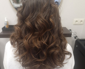 Kirpyklos, kirpėjai, stilistai - Esu kvalifikuota moterų kirpėja,koloristė - 4