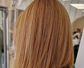 Kirpyklos, kirpėjai, stilistai - Esu kvalifikuota moterų kirpėja,koloristė - 3