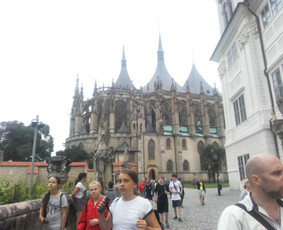 Kutna Hora - "antroji Praha" nuostabi šv. Barboros bažnyčia, prie jos - didinga panorama su puošniomis  skulptūromis, "kaulų koplyčia", karališkoji monetų kalykla ir daug kitų įdomybių.