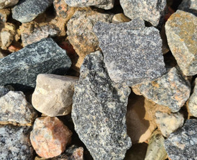 Žemės kasimas, lyginimas - Sijoti Ir Skaldyti Akmenukai,zvyras,smelis,juodzem - 2