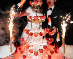 &Scaron;ampano piramidė - *Mobilaus kokteilių baro paslaugos *&Scaron;ampano taurių piramidė - 1