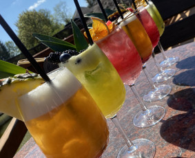 Barmenai, gėrimai renginiams - *Mobilaus kokteilių baro paslaugos *&Scaron;ampano taurių piramidė - 2