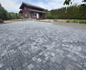 Kelio bortų įrengimas - Trinkelių klojimas, pagrindų ruo&scaron;imas, bortelių montavimas - 1