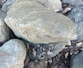 Skalda, smėlis, žvyras, juodžemis - Dideli lauko akmenys - 2