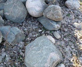 Skalda, smėlis, žvyras, juodžemis - Dideli lauko akmenys - 4