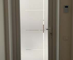 Stiklo matinimas - Profesionalus langų klijavimas: nuo saulės iki privatumo - 2