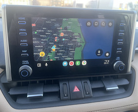 Apple Carplay ir Android Auto „Toyota“ automobilio ekrane / Toyota multimedia / Darbų pavyzdys ID 4364203