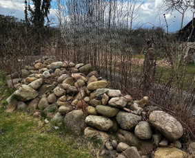 Skalda, smėlis, žvyras, juodžemis - Akmenys - 1