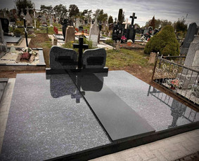 Paminklai kapams, antkapiai - Paminklų gamyba, dengimas granito plok&scaron;tėmis. - 2