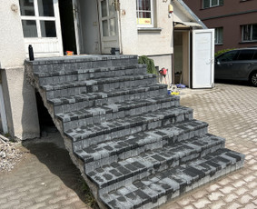 Laiptai i&scaron; trinkelių - Trinkelių klojimas bei kiti kiemo darbai - 1