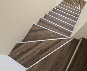 Vidaus apdailos darbai - Vinilo klojimas i&scaron;lyginamojo sluoksnio pylimas - 3