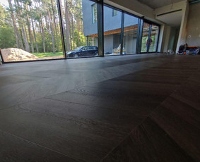 Vidaus apdailos darbai - Vinilo klojimas i&scaron;lyginamojo sluoksnio pylimas - 4