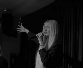 Muzikantai, dainininkai, grupės - Atlikėja Aria - 1