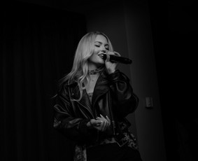 Muzikantai, dainininkai, grupės - Atlikėja Aria - 3