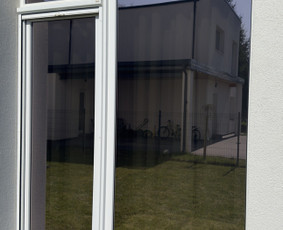 Stiklo dekoravimas - Profesionalus langų klijavimas: nuo saulės iki privatumo - 4