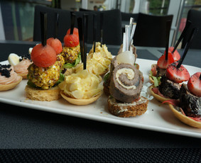 Įvairios paslaugos vestuvėms - Putojantis pasitikimas - &scaron;ampano staliukas - 4