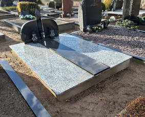 Kapo uždengimas akmens gaminiais - Kapų tvarkymas, paminklai, plok&scaron;čių dengimas. - 1